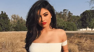 Τα 11 ολοκαίνουργια κραγιόν της Kylie Jenner μόλις κυκλοφόρησαν!
