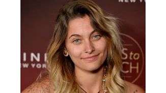 Paris Jackson: Με αρχαιοελληνικό look και χωρίς ίχνος μακιγιάζ!