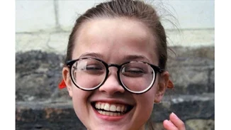 Εσύ μπορείς να μαντέψεις ποια ηθοποιός είναι στη φωτογραφία;