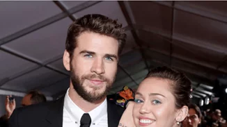 Miley Cyrus: Με τον Liam Hemsworth στο κόκκινο χαλί