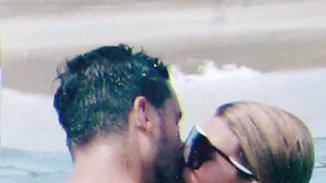 Scott Disick - Sofia Richie: Τα φιλιά μπροστά στο φωτογραφικό φακό