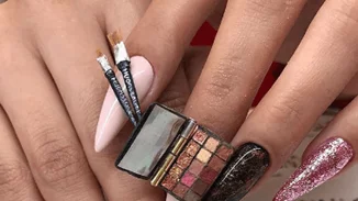 Πώς θα έχεις την αγαπημένη σου παλέτα διαρκώς μαζί σου (hint: σούπερ nail art)