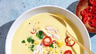 Μαγική γεύση με λίγες θερμίδες: Σούπα με καρύδα και καλαμπόκι