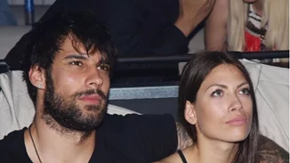 Στέλλα Κωστοπούλου - Γιώργος Πρίντεζης: Βόλτα με τη νεογέννητη κόρη τους