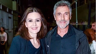 Λαμπερές παρουσίες στην πρεμιέρα του Γιάννη Μπέζου και της Δάφνης Λαμπρόγιαννη