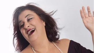 Ελισάβετ Κωνσταντινίδου: Σπάνια έξοδος με την όμορφη κόρη της