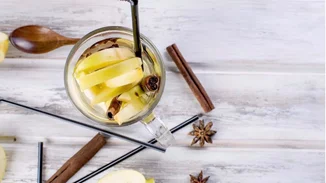 Detox Water: 4 συνταγές που θα σου χαρίσουν επίπεδη κοιλιά