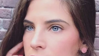 Χριστίνα Μπόμπα: Ποζάρει με την κούκλα αδερφή της και ξετρελαίνει το Instagram