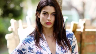 Τόνια Σωτηροπούλου: Χαμογελαστή και με casual look στο Κολωνάκι