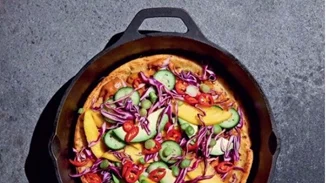 3 συνταγές για εξωτική πίτσα με σούπερ υγιεινά υλικά: Μαροκινή, με μάνγκο ή μπουράτα