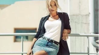 Φαίη Σκορδά: Βόλτα στην Βουλιαγμένη με τους γιους της