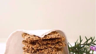 Σπιτικές φρυγανιές με chia και λιναρόσπορο