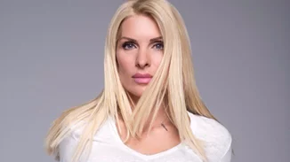 Ελένη Μενεγάκη: Νέες εντυπωσιακές λήψεις από την επίσημη φωτογράφιση για την εκπομπή της