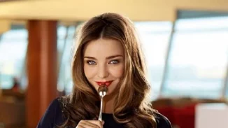 Αποτοξίνωση από τη ζάχαρη σε 7 ημέρες με τα τρικ της Miranda Kerr (και η δίαιτά της για 1 ημέρα!)