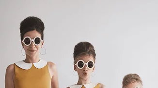 @allthatisshe: Αυτή η μαμά σετάρει τα ρούχα της με αυτά των παιδιών της!