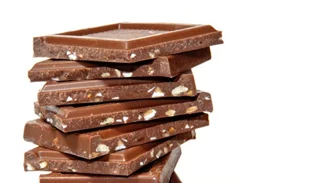 Αγαπάς τη σοκολάτα με φουντούκι; Αυτή είναι η πιο light (αλλά και νόστιμη) εκδοχή της