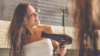 Τα 5 μυστικά να στεγνώσεις τα μαλλιά σου εύκολα και γρήγορα χωρίς πιστολάκι