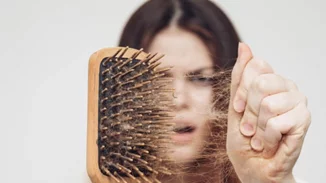 Ρωτήσαμε τον ειδικό για την τριχόπτωση: Όσα πρέπει να γνωρίζεις