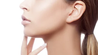 Τέλος πια τα jade rollers! Ξέρουμε τι τα αντικαθιστά και αυτό ονομάζεται Gua Sha