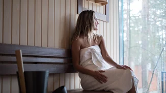 Πώς η σάουνα μπορεί να ωφελήσει πραγματικά την υγεία σου