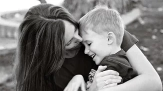 Πώς μια μητέρα μπορεί να «βλάψει» τον γιο της από αγάπη