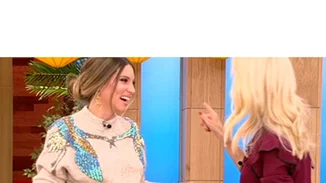 Η μάξιμαλ πλευρά της Αθηνάς Οικονομάκου με μια ultra shiny δόση στην Ελένη Μενεγάκη