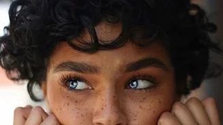 Αστροφακίδες: Είναι η νέα μόδα στο face tattoo και μας φαίνεται αρκετά cute!