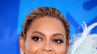 Η Beyoncé κατακτά την κορυφή της λίστας Forbes για το 2017