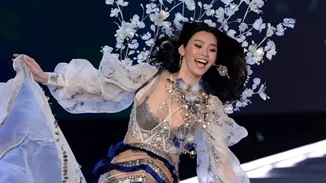 Ming Xi | Το ατύχημα στην πασαρέλα της Victoria's Secret