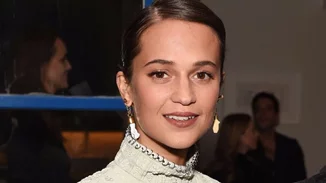 Η Alicia Vikander φόρεσε το πιο όμορφο vintage φόρεμα από τον Οίκο Chloé