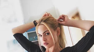 Βίκυ Κάβουρα | Ποζάρει χωρίς μακιγιάζ και είναι πανέμορφη