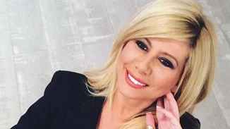 Ζήνα Κουτσελίνη | Στόλισε το Χριστουγεννιάτικο δέντρο μαζί με την κόρη της