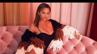 Baby boom! H Chrissy Teigen περιμένει το δεύτερο παιδί της!