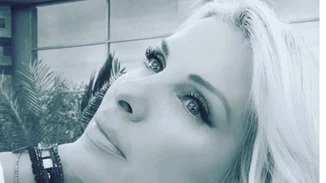 Ελένη Μενεγάκη | Στόλισε το χριστουγεννιάτικο δέντρο της!