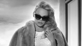 Pamela Anderson | Έκανε δώρο στην Kim Kardashian μια γούνα – αλλά γιατί;