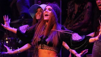 Θέατρο Χώρα | Εντυπωσιακή πρεμιέρα για τη Μαίρη Συνατσάκη στο μιούζικαλ "Hair"