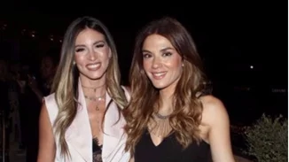 Βάσω Λασκαράκη | Ποζάρει με τη νεόνυμφη Αθηνά Οικονομάκου