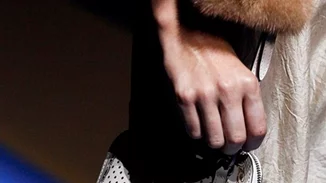 Ένας Instagram λογαριασμός ανακαλύπτει τα πιο ασυνήθιστα designer αντικείμενα που πωλούνται στο eBay