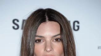 Δες την Emily Ratajkowski για πρώτη φορά ξανθιά