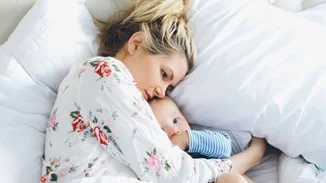 Όταν ο οικογενειακός περίγυρος μπλοκάρει την ηρεμία μιας μητέρας