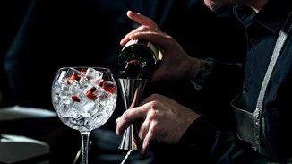 7 εύκολα cocktails με gin για να κάνεις bar το σπίτι σου