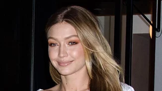 Shirt dress το χειμώνα; Η Gigi Hadid ξέρει πώς γίνεται!