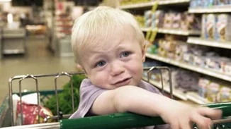 Το να παίρνουμε τα παιδιά μας μαζί στις δουλειές, συχνά, τα εξουθενώνει