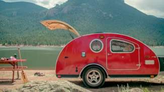 Το retro τροχόσπιτο που θα σε κάνει να ξεχάσεις τα ξενοδοχεία