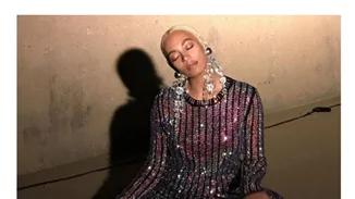 #WomanSpreading: Η νέα πόζα που κυριαρχεί τώρα στο Instagram