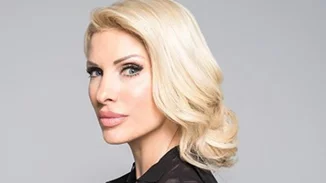 Πώς θα φορέσεις τις over-the-knee μπότες από το πρωί μέχρι το βράδυ όπως η Ελένη Μενεγάκη