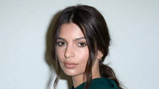H Emily Ratajkowski δοκίμασε ήδη το απόλυτο καλοκαιρινό μακιγιάζ - και ζηλεύουμε!