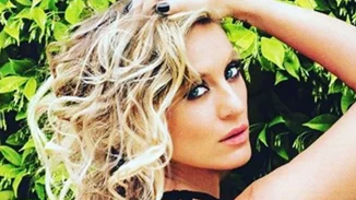 Ελεονώρα Μελέτη | Η πρώτη φωτογραφία με την κορούλα της