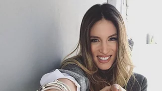 Αθηνά Οικονομάκου | Glamorous εμφάνιση σε Χριστουγεννιάτικο mood