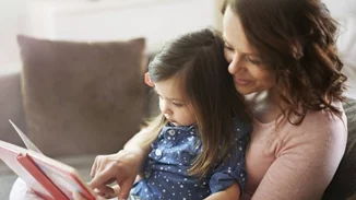 10 βιβλία για γονείς που θα μας βοηθήσουν στο μεγάλωμα των παιδιών